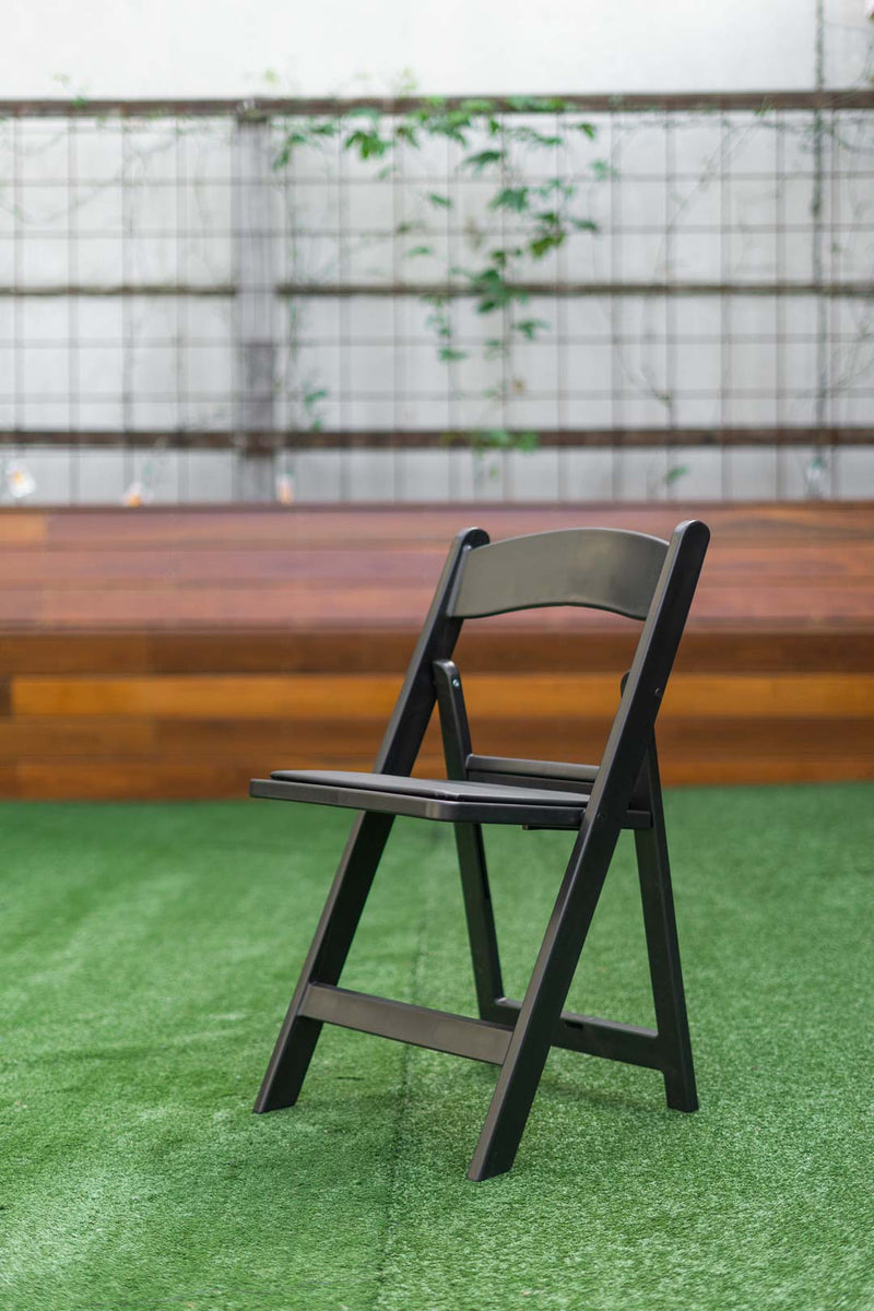 Buy folding deals chairs in bulk