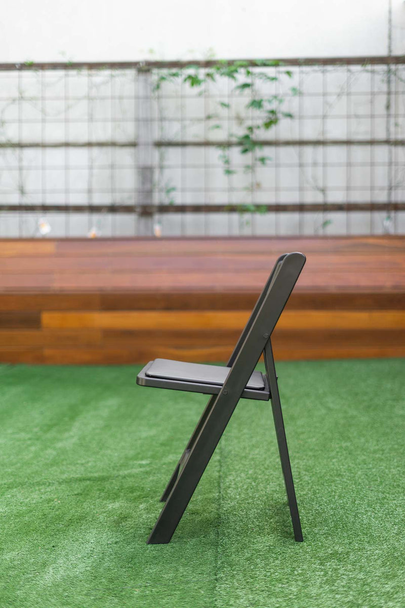 black americana folding chair